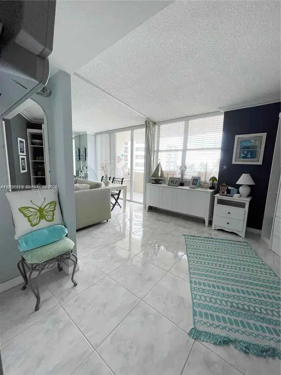 3180 S Ocean Dr # 204, Hallandale Beach FL 33009