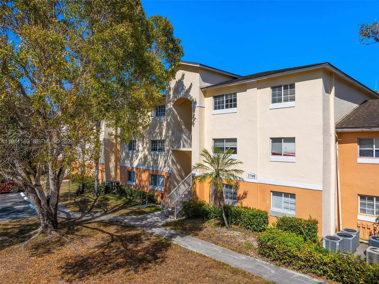 2 bedroom 1 bath Residential for sale at 3700 N 56th Ave # 1012, Hollywood FL 33021