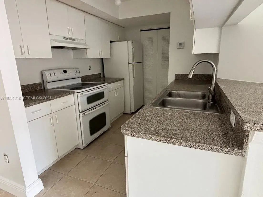 440 S Park Rd # 303, Hollywood FL 33021