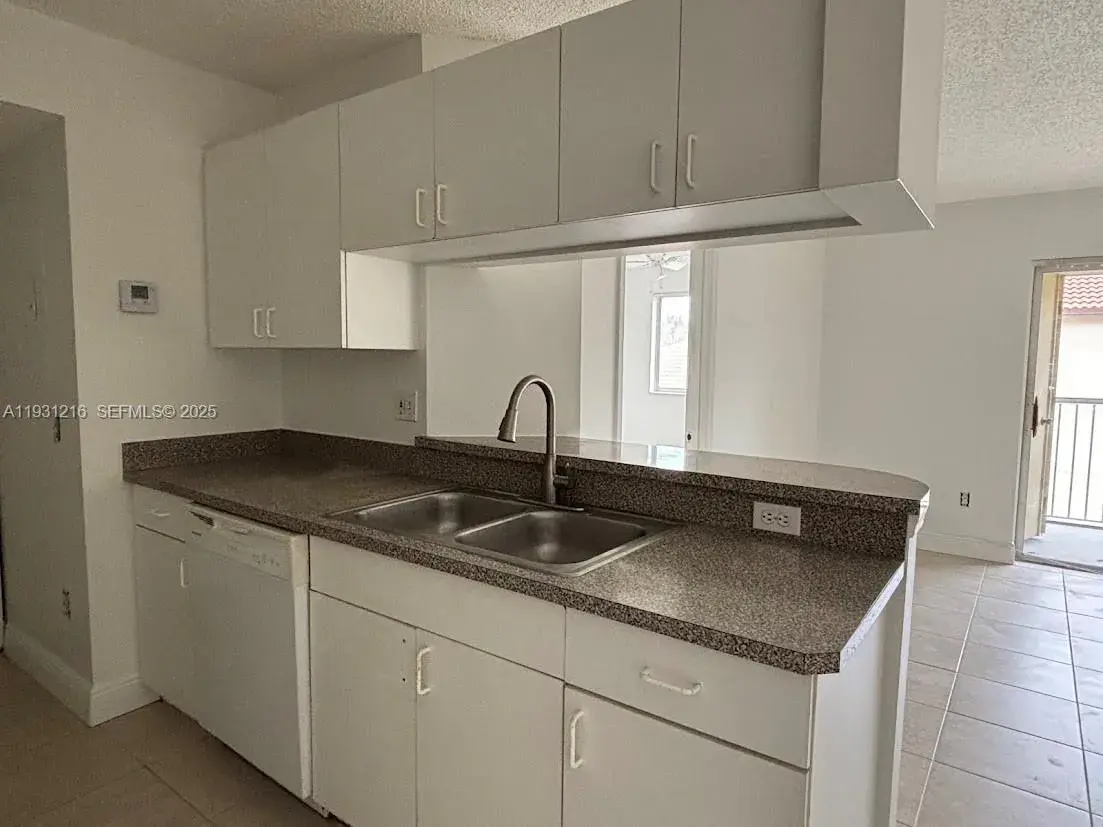 440 S Park Rd # 303, Hollywood FL 33021