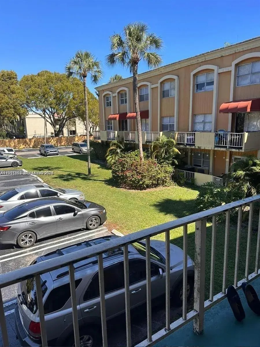 1 bedroom 1 bath Residential for sale at 18101 NW 68th Ave # C202, Hialeah FL 33015