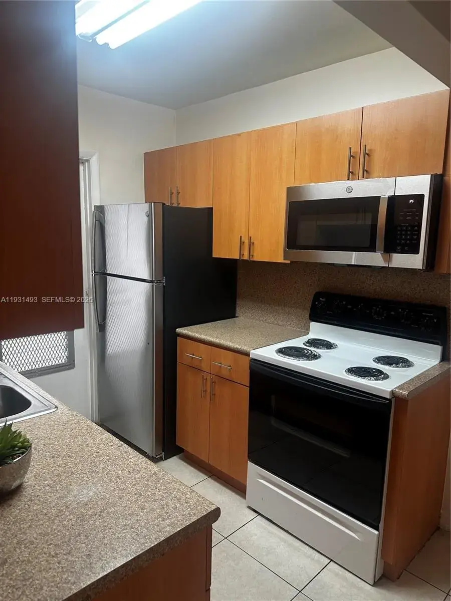 1855 Plunkett St # 209, Hollywood FL 33020