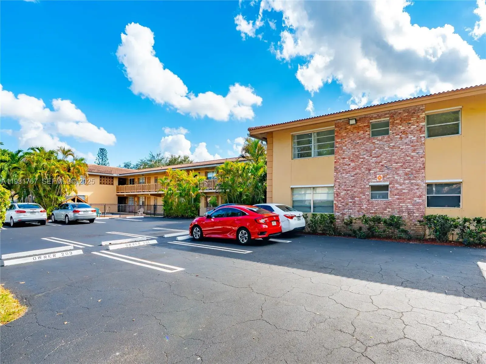 Residential Income for sale at 8704 NW 35th St, Coral Springs FL 33065