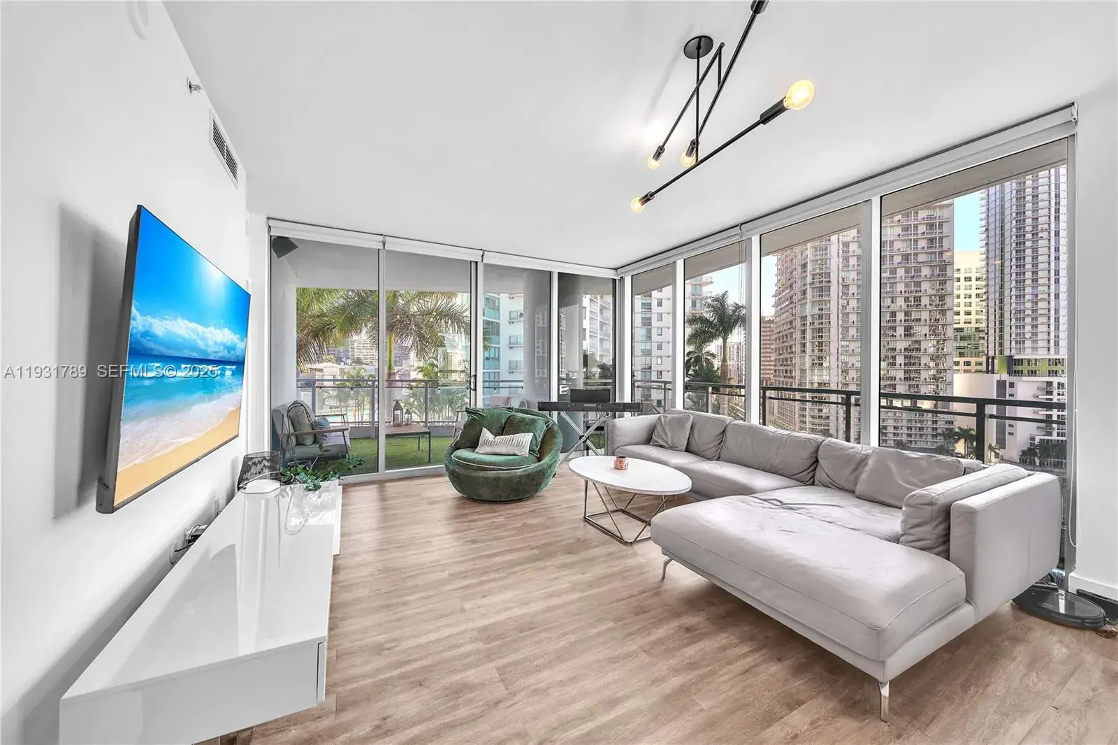2 bedroom 2 bath Residential for sale at 90 SW 3rd St # 1213, Miami FL 33130