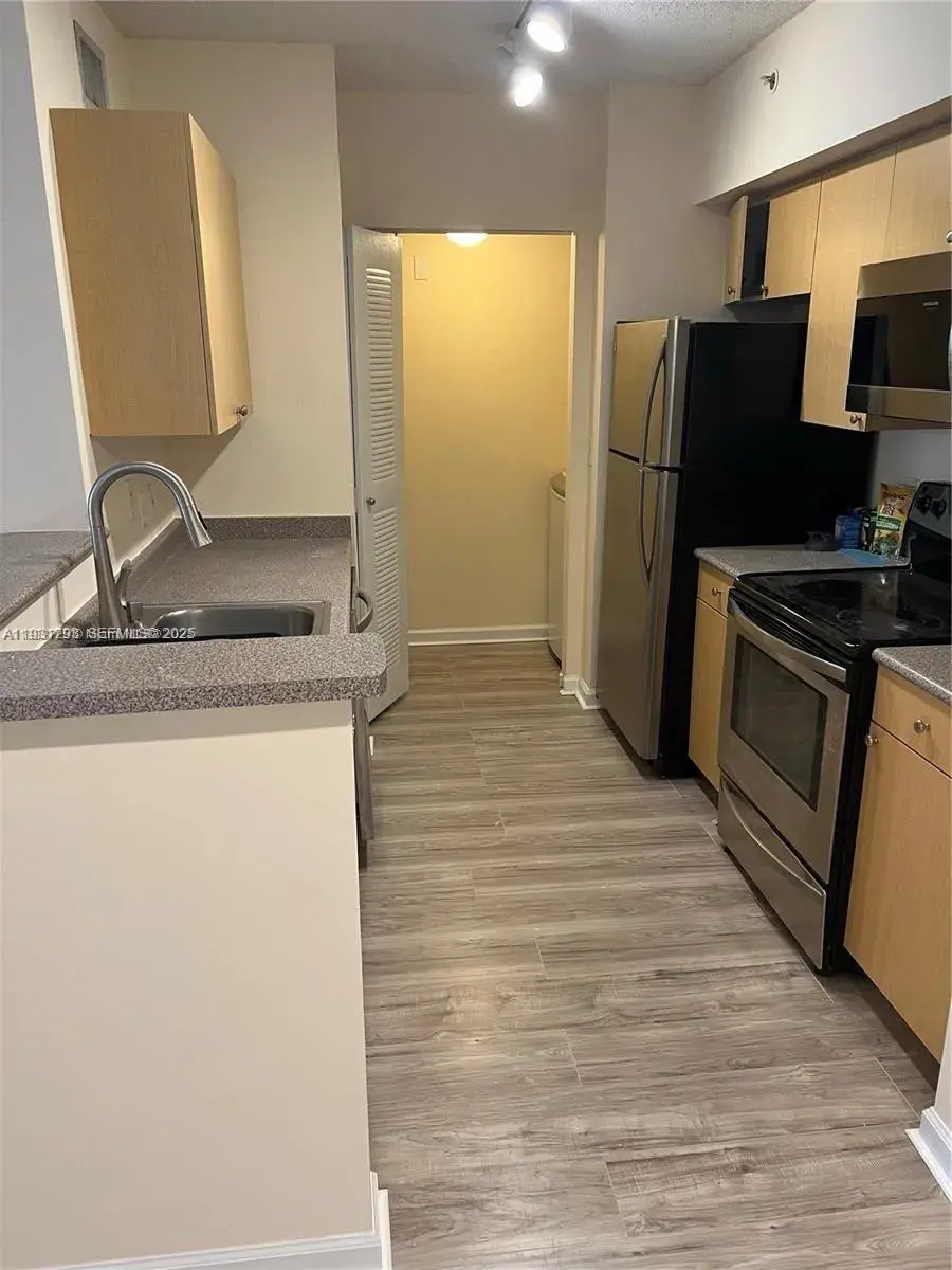 1919 Van Buren St # 420A, Hollywood FL 33020