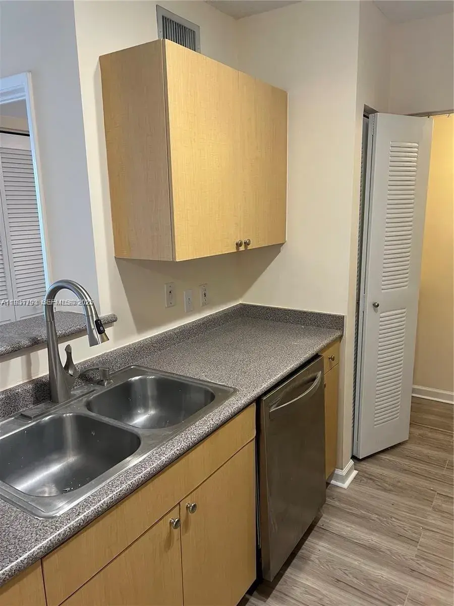 1919 Van Buren St # 420A, Hollywood FL 33020