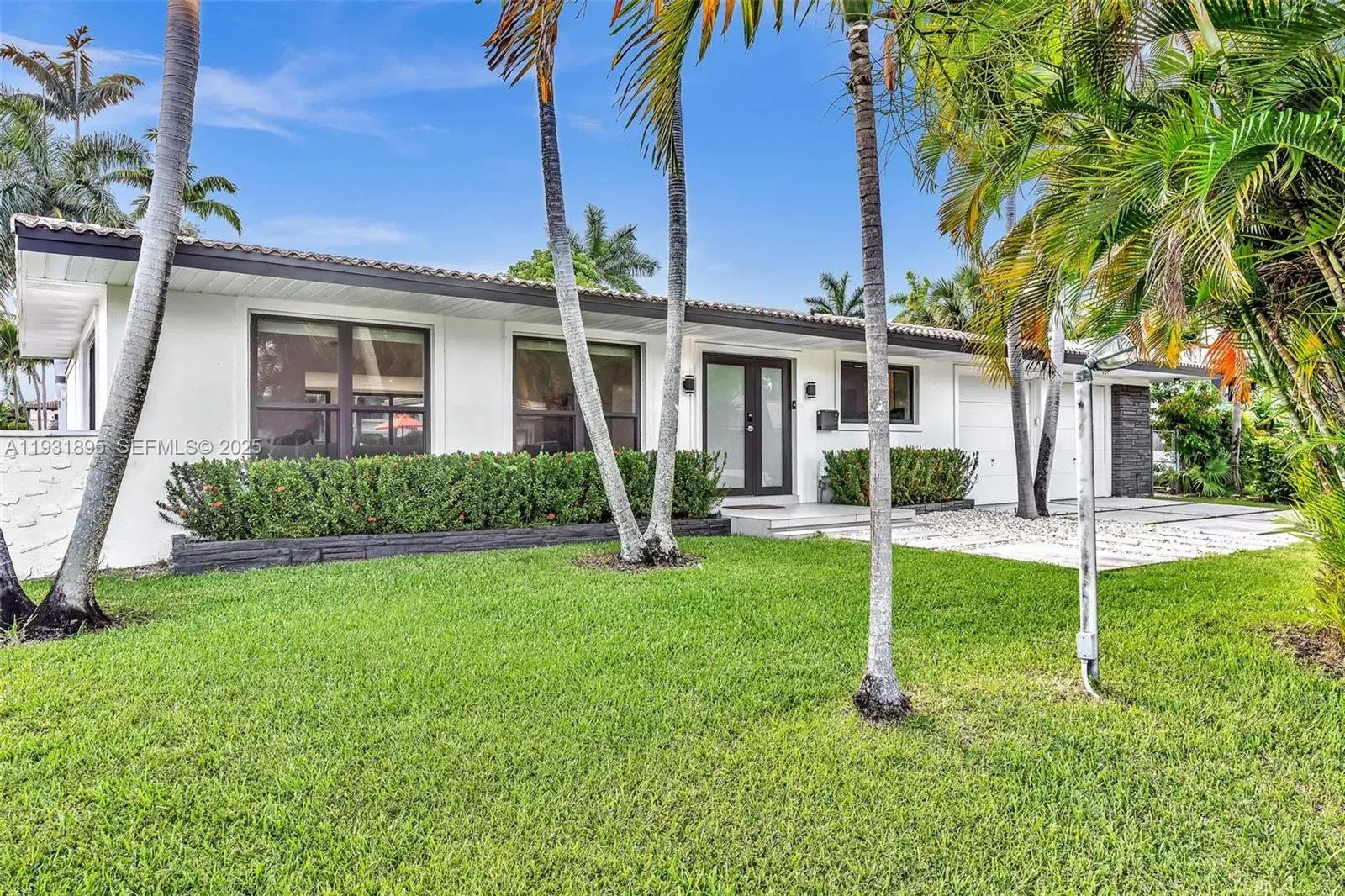 536 Hibiscus Dr, Hallandale Beach FL 33009