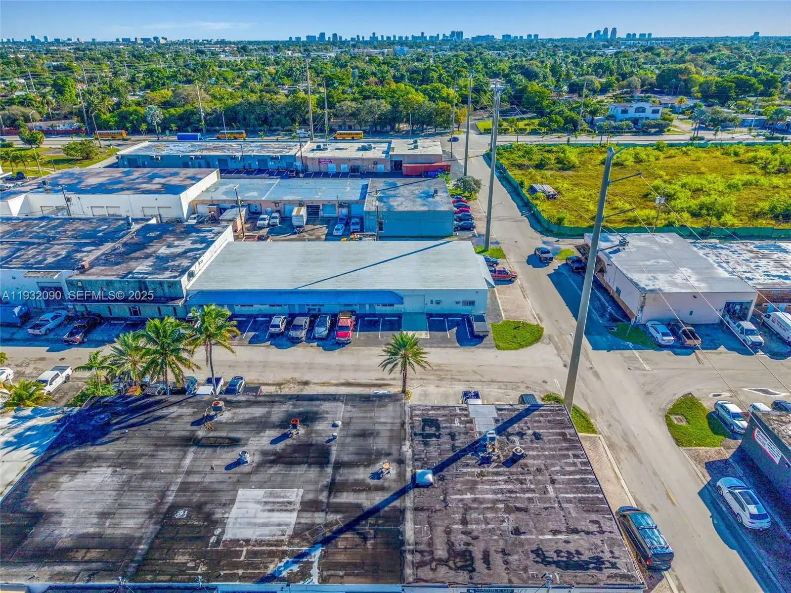 Commercial Sale for sale at 3560 NW 10th Ave, Oakland Park FL 33309