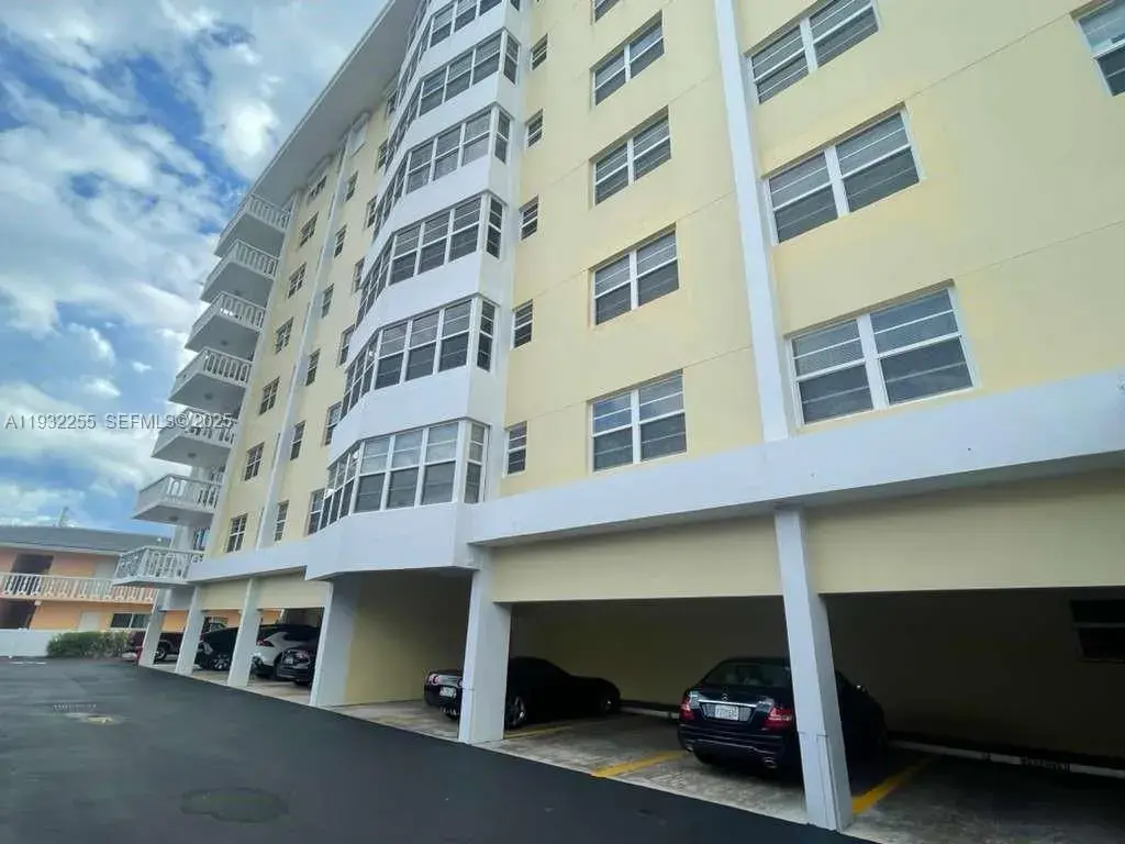 2 bedroom 2 bath Residential for sale at 2500 NE 48th Ln # 301, Fort Lauderdale FL 33308