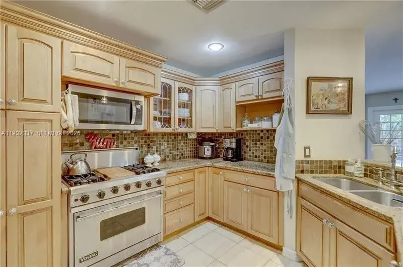 801 NE 17th St, Fort Lauderdale FL 33305