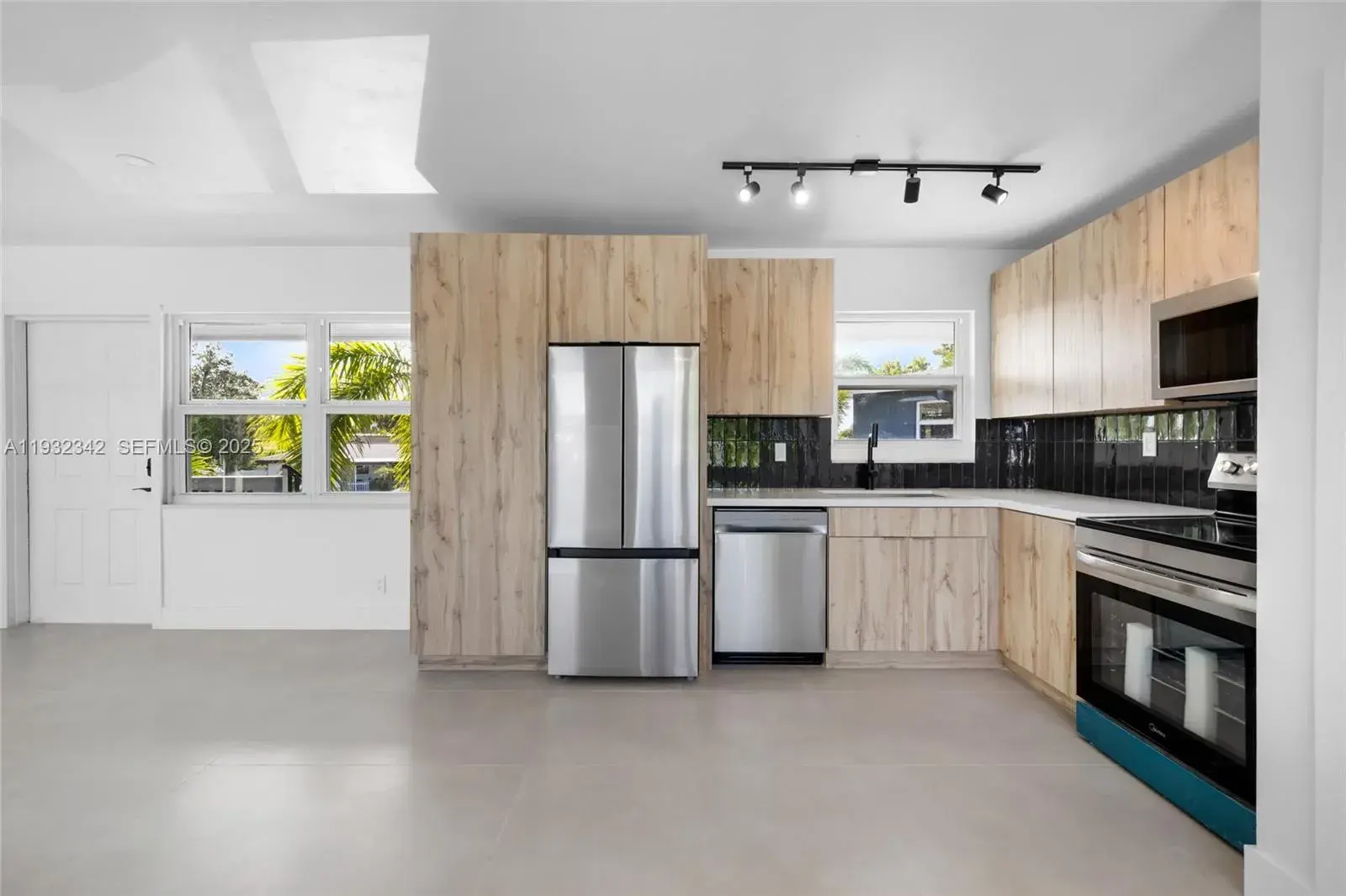 1 bedroom 1 bath Residential Lease for rent at 5195 NE 18th Ave # 3, Fort Lauderdale FL 33334