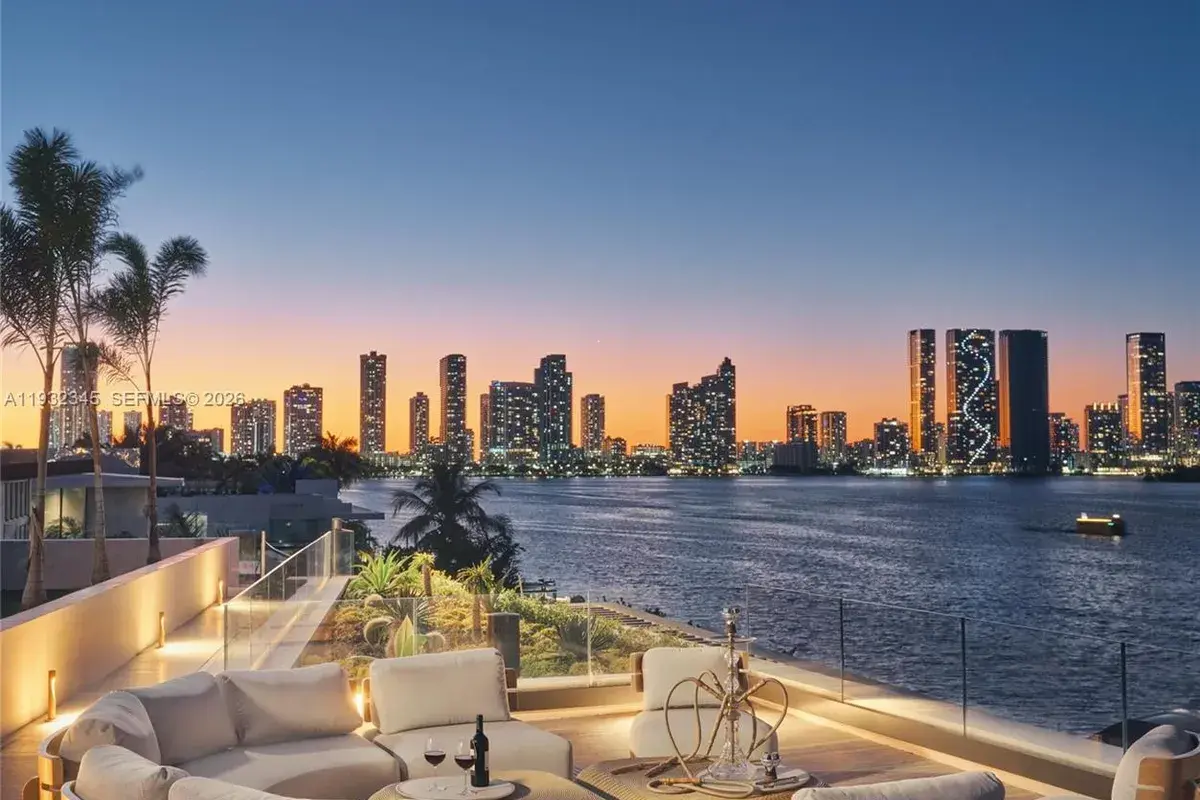 1413 N Venetian Way, Miami FL 33139