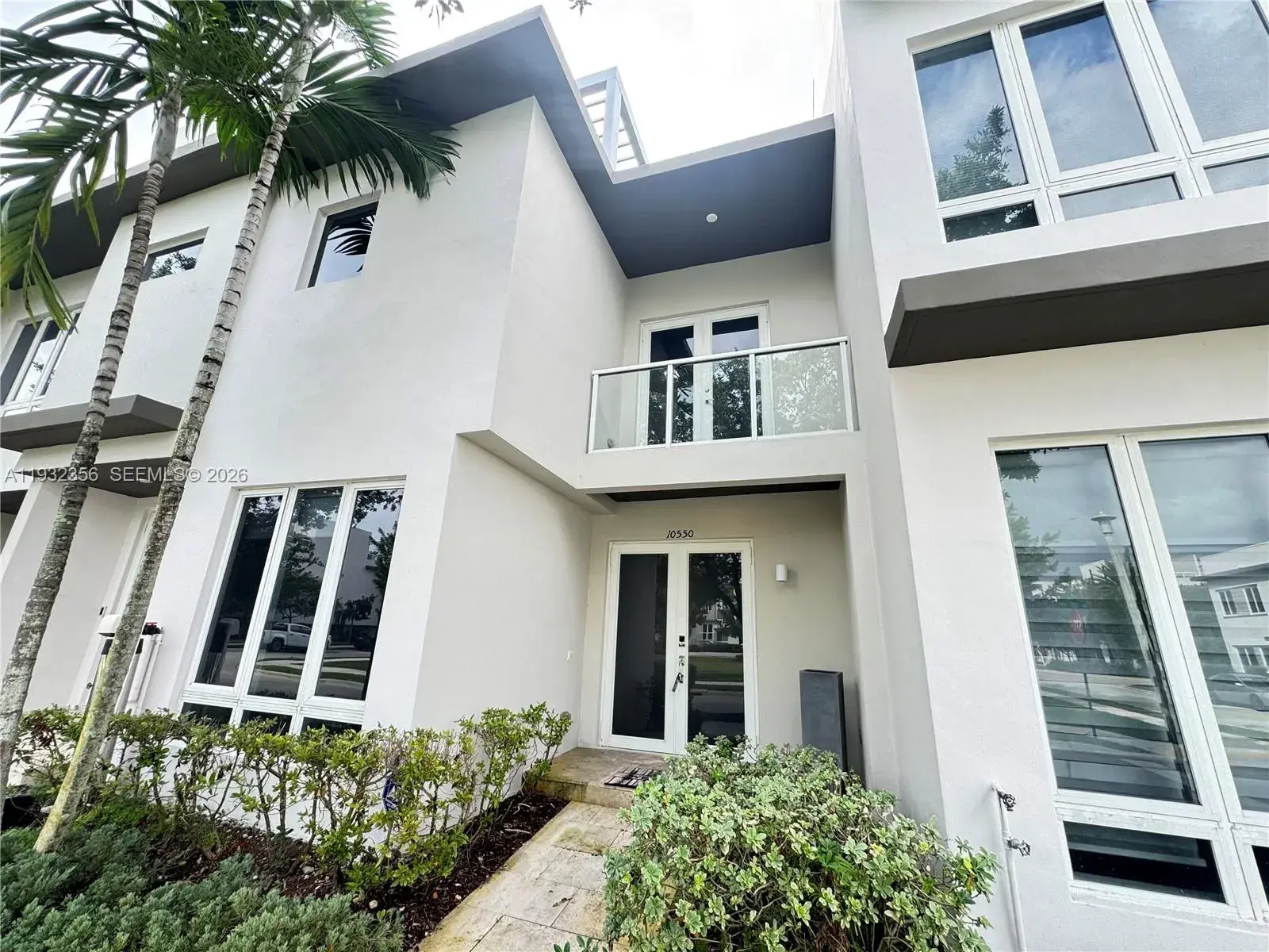 4 bedroom 3 bath Residential for sale at 10550 NW 65th Ln, Doral FL 33178