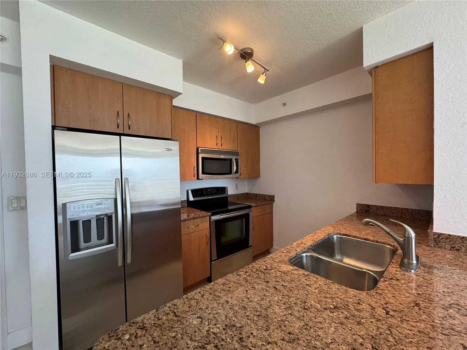 1 bedroom 1 bath Residential for sale at 1830 Radius Dr # 915, Hollywood FL 33020