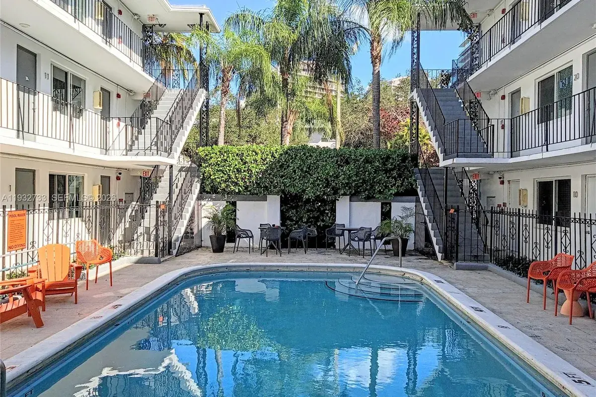 3200 Mary St # 7, Miami FL 33133
