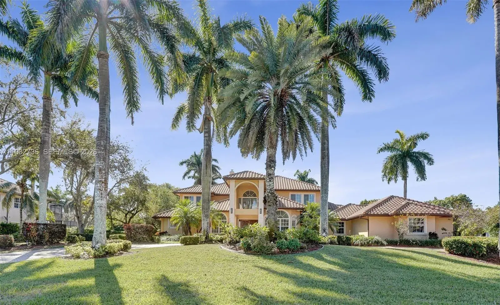 6 bedroom 5 bath Residential for sale at 3855 Windmill Lake Road, Weston FL 33332