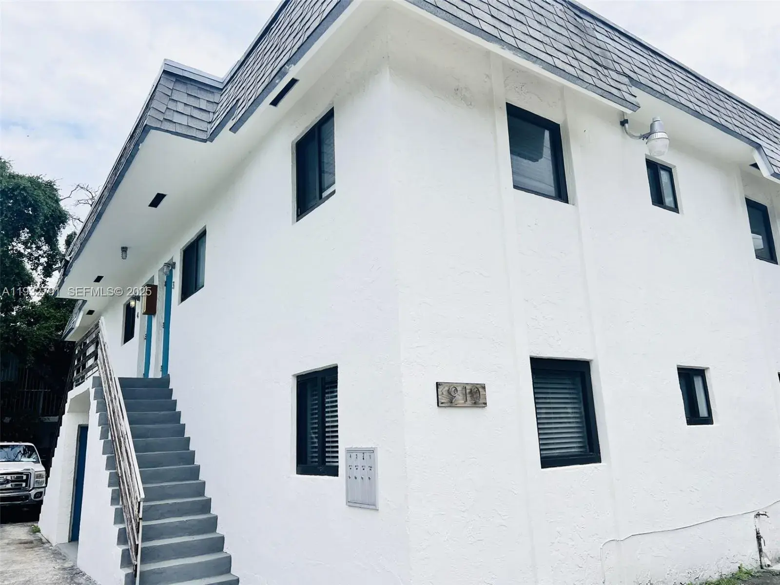 2 bedroom 1 bath Residential Lease for rent at 910 SW 4th Ave # 3, Miami FL 33130