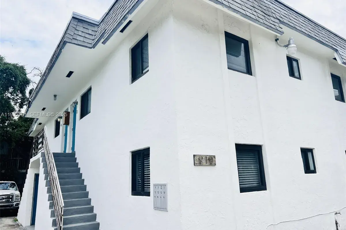 910 SW 4th Ave # 3, Miami FL 33130