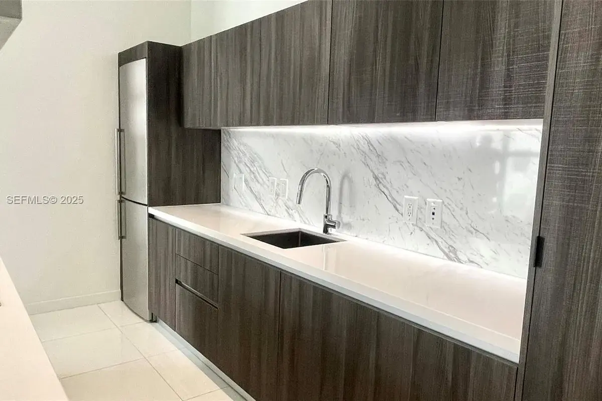 851 NE 1st Ave # 412, Miami FL 33132