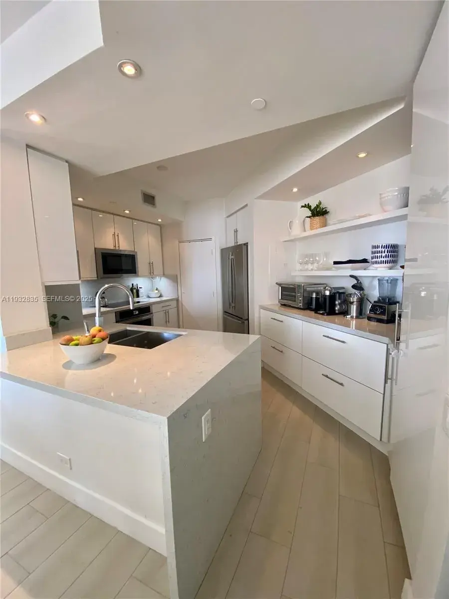 888 Brickell Key Dr, Miami FL 33131