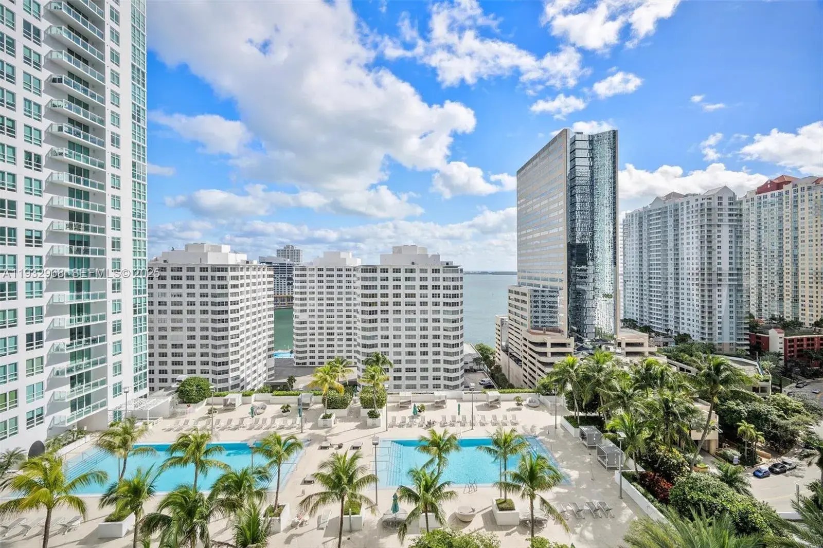 2 bedroom 2 bath Residential for sale at 951 Brickell Ave # 1806, Miami FL 33131