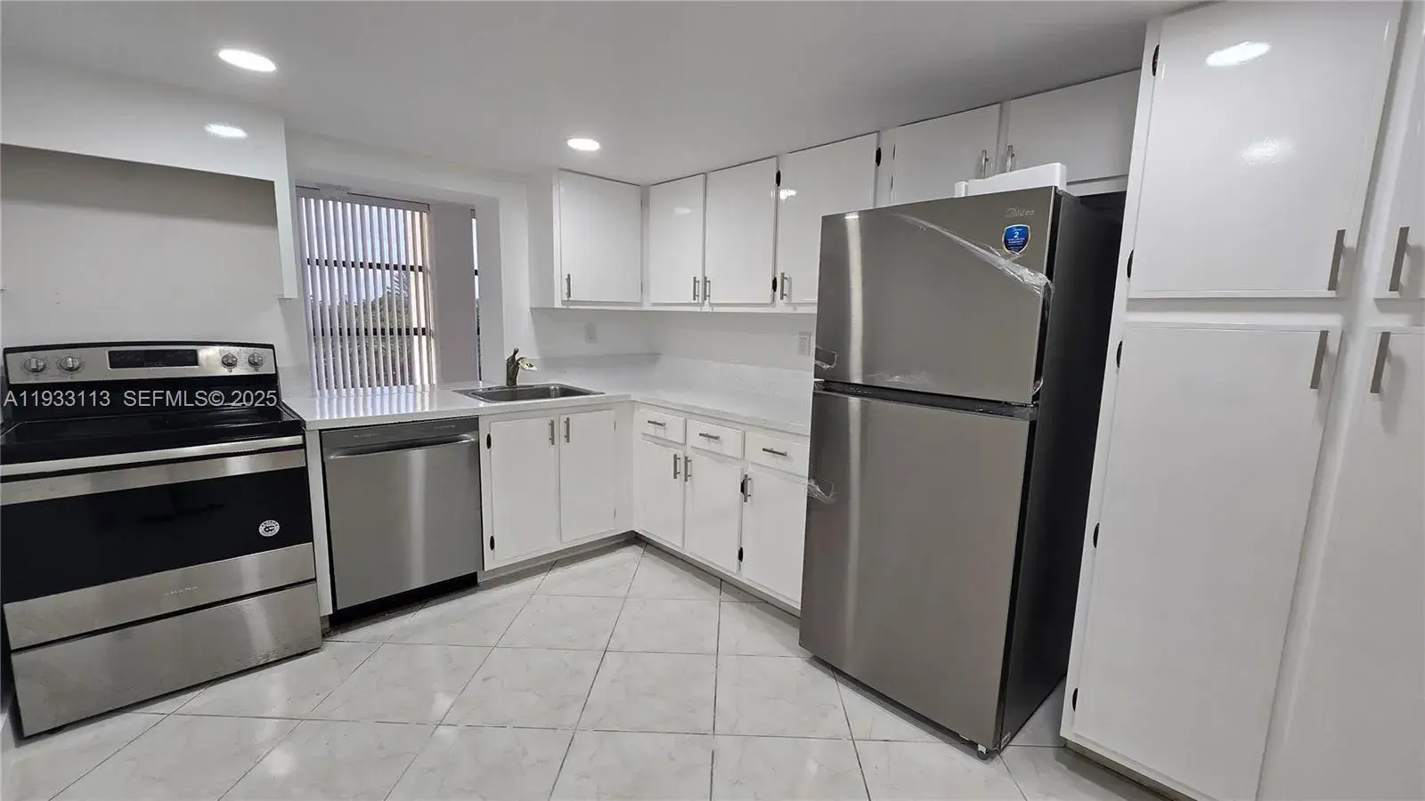 2 bedroom 1 bath Residential for sale at 600 Parkview Dr # 525, Hallandale Beach FL 33009