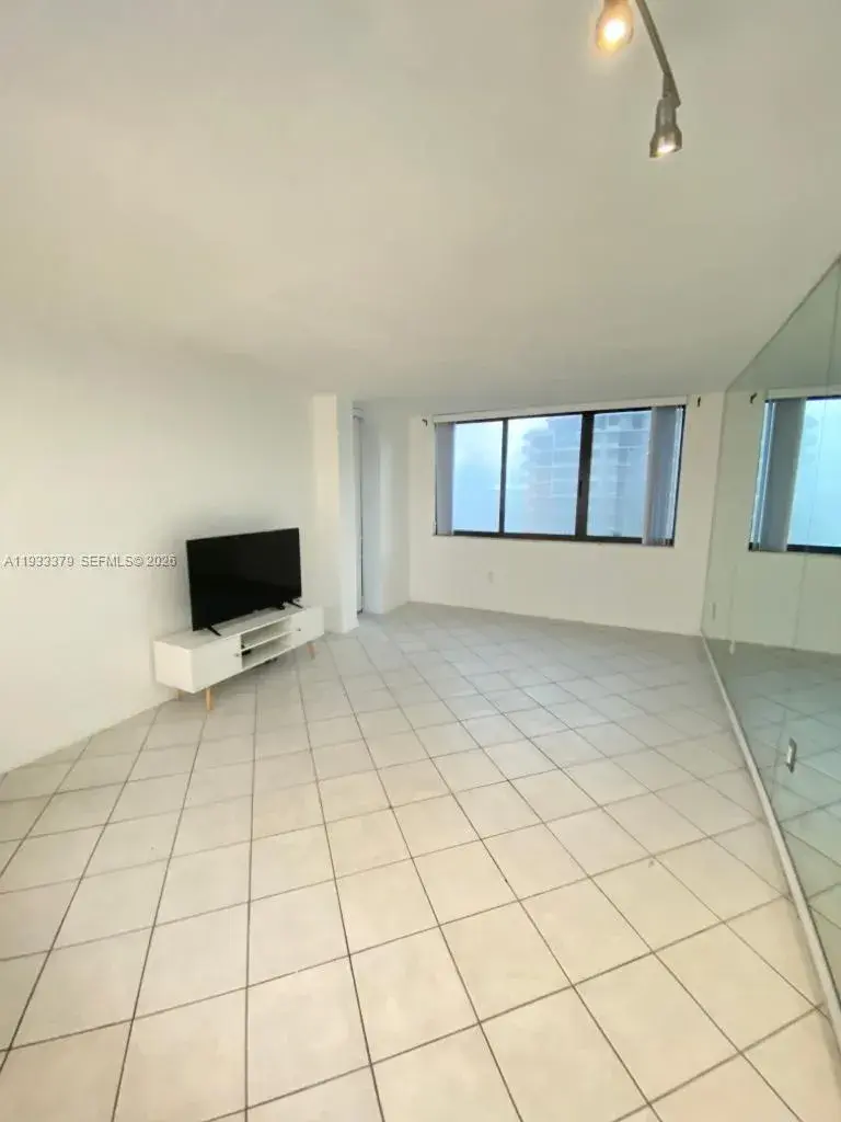 540 Brickell Key Dr # 925, Miami FL 33131