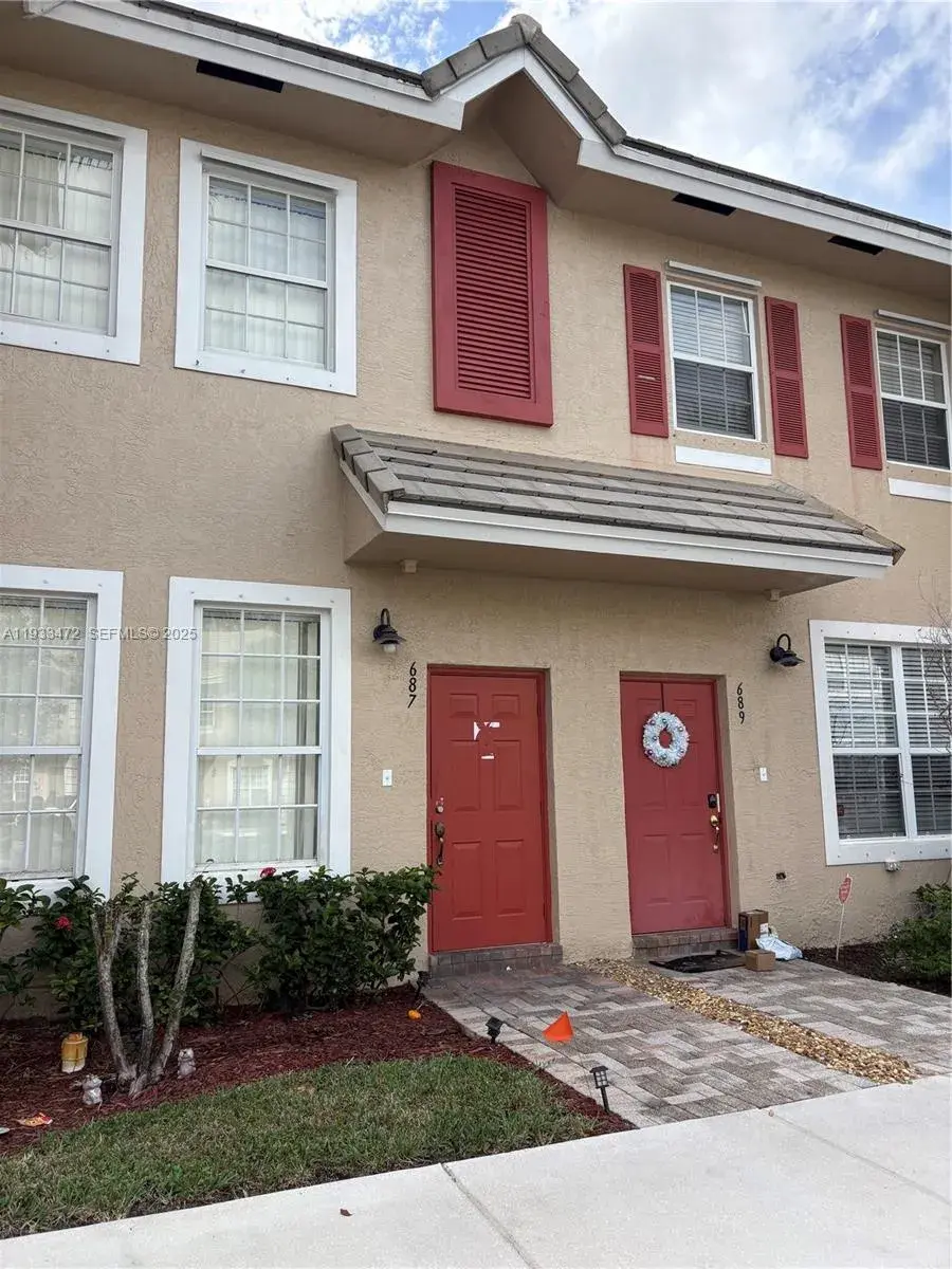 2 bedroom 2 bath Residential for sale at 687 NW 42nd Ave, Plantation FL 33317