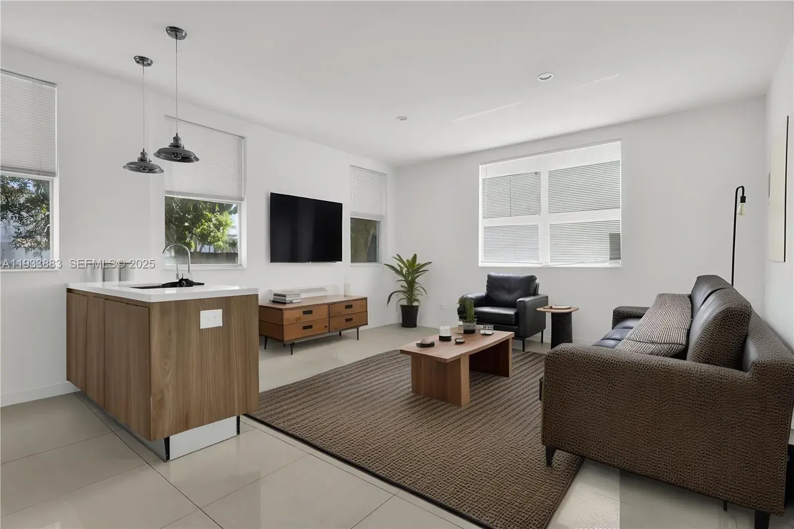 924 Marseille Dr, Miami Beach FL 33141
