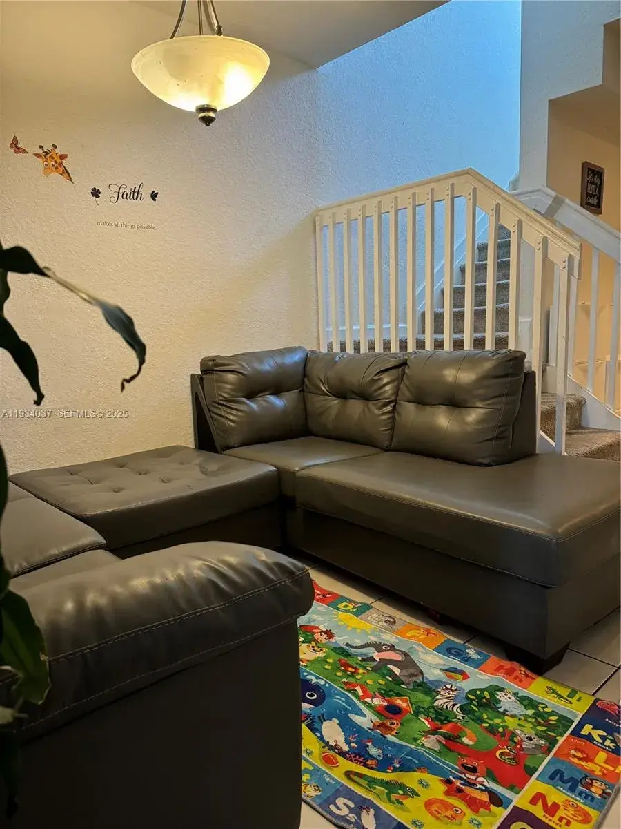 1043 SE 23rd Ave, Homestead FL 33035