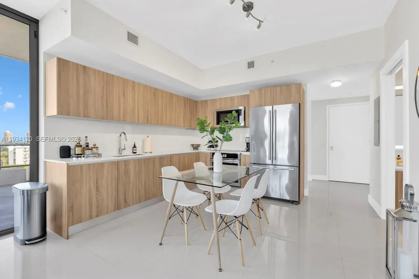 2960 NE 207 St # 810, Aventura FL 33180