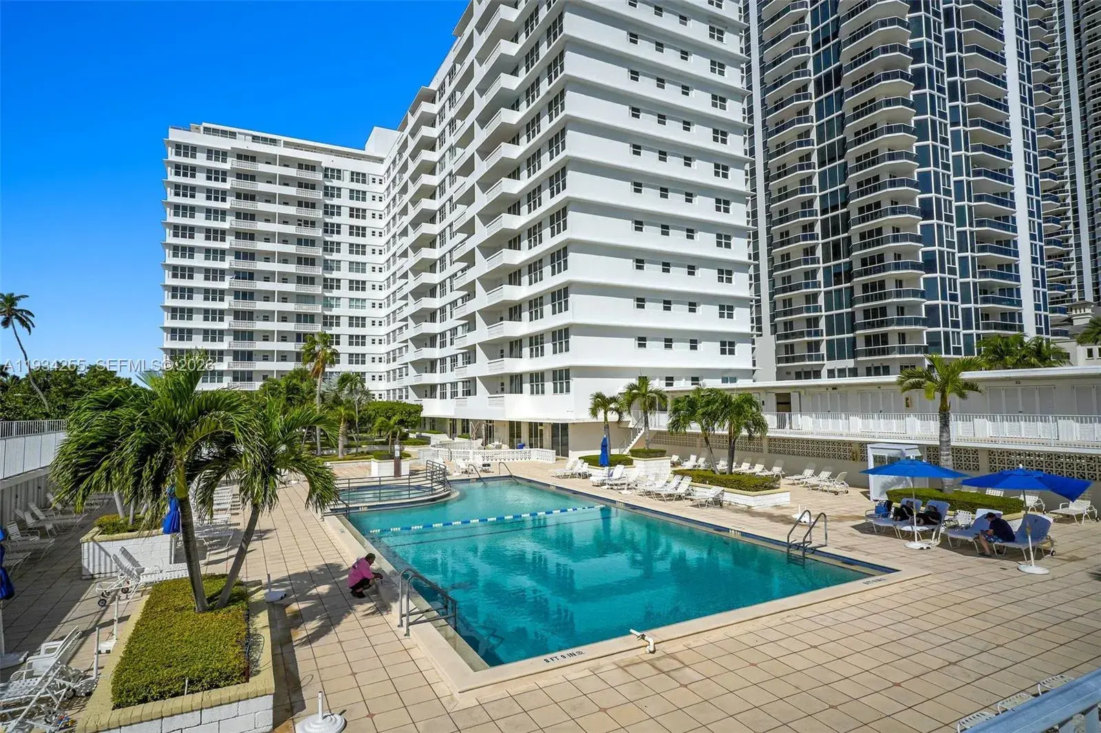 2 bedroom 2 bath Residential Lease for rent at 4747 Collins Ave # 510, Miami Beach FL 33140