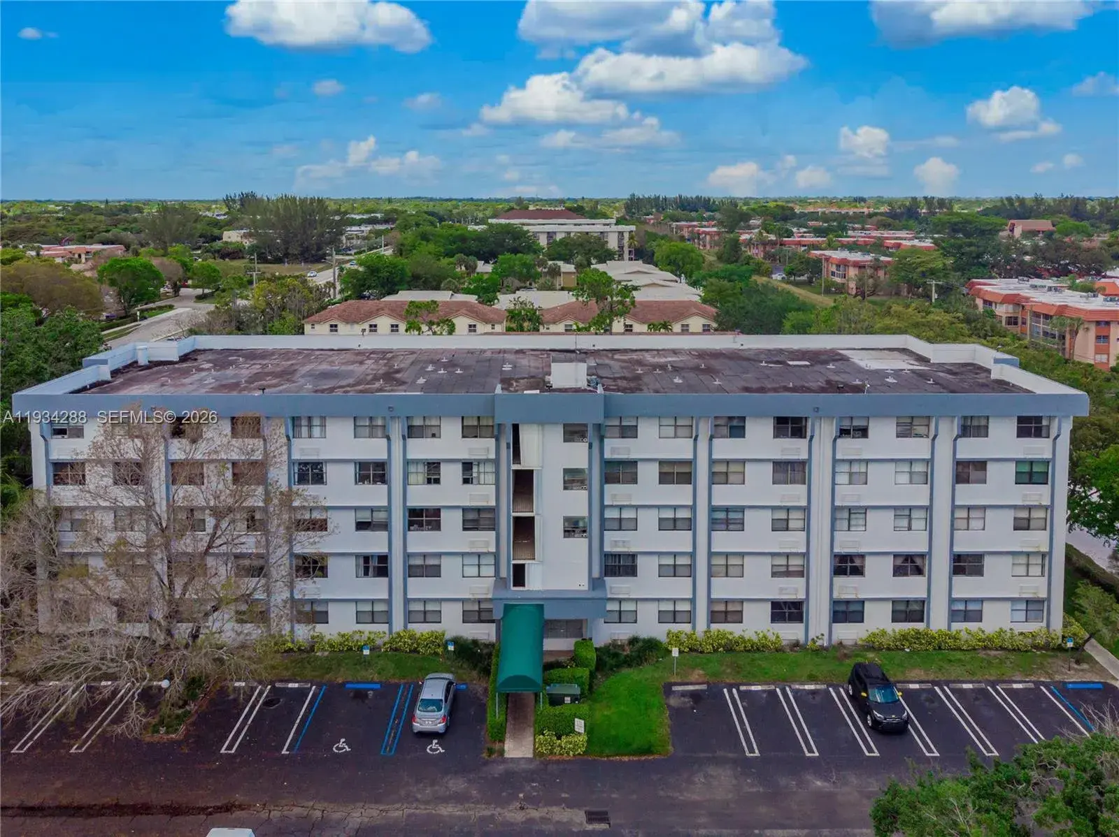 1 bedroom 1 bath Residential for sale at 2501 Riverside Dr # A, Coral Springs FL 33065