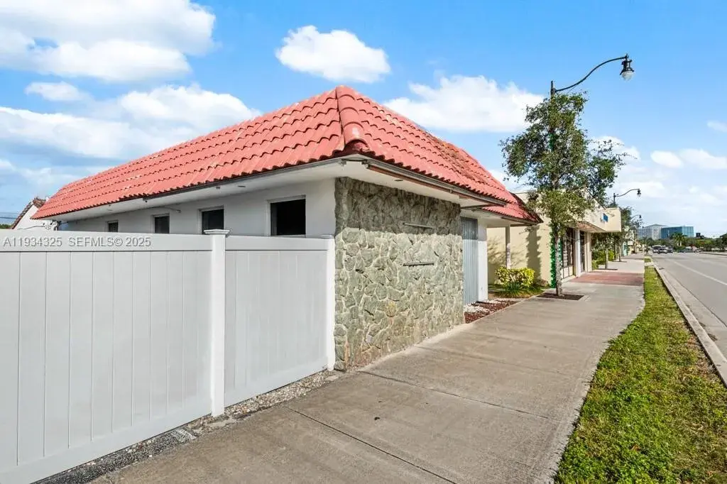 Commercial Sale for sale at 4749 Hollywood Blvd, Hollywood FL 33021