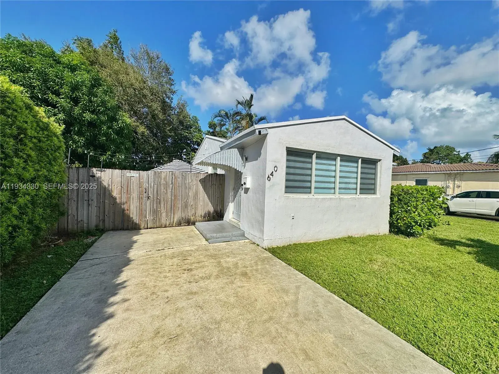 640 SW 6th St, Hallandale Beach FL 33009