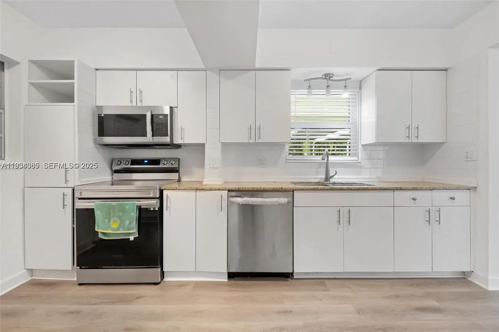 535 NE 158th St, Miami FL 33162