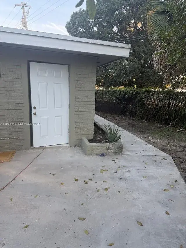 1 bedroom 1 bath Residential Lease for rent at 1021 NW 25th Way # 3, Fort Lauderdale FL 33311