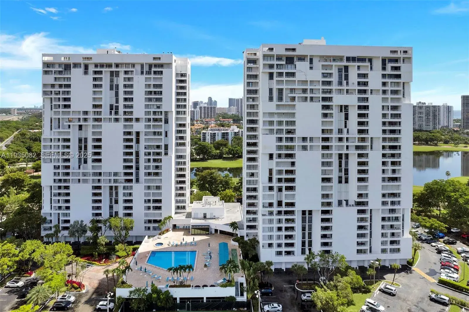2 bedroom 2 bath Residential for sale at 20225 NE 34th Ct # 1112, Aventura FL 33180