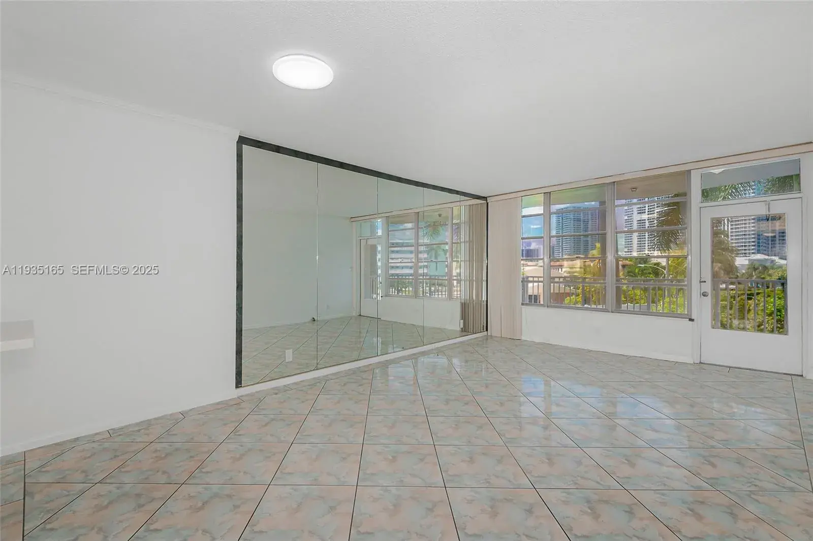 3181 S Ocean Dr # 302, Hallandale Beach FL 33009