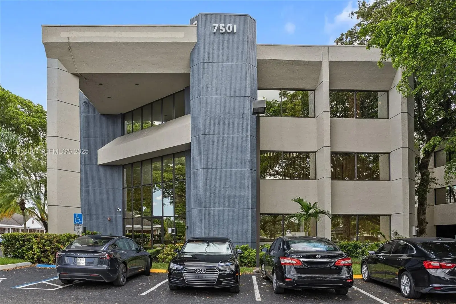 7501 W Oakland Park Blvd, Lauderhill FL 33319