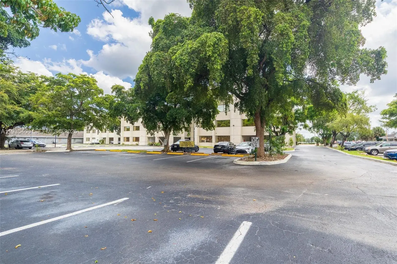 7501 W Oakland Park Blvd, Lauderhill FL 33319