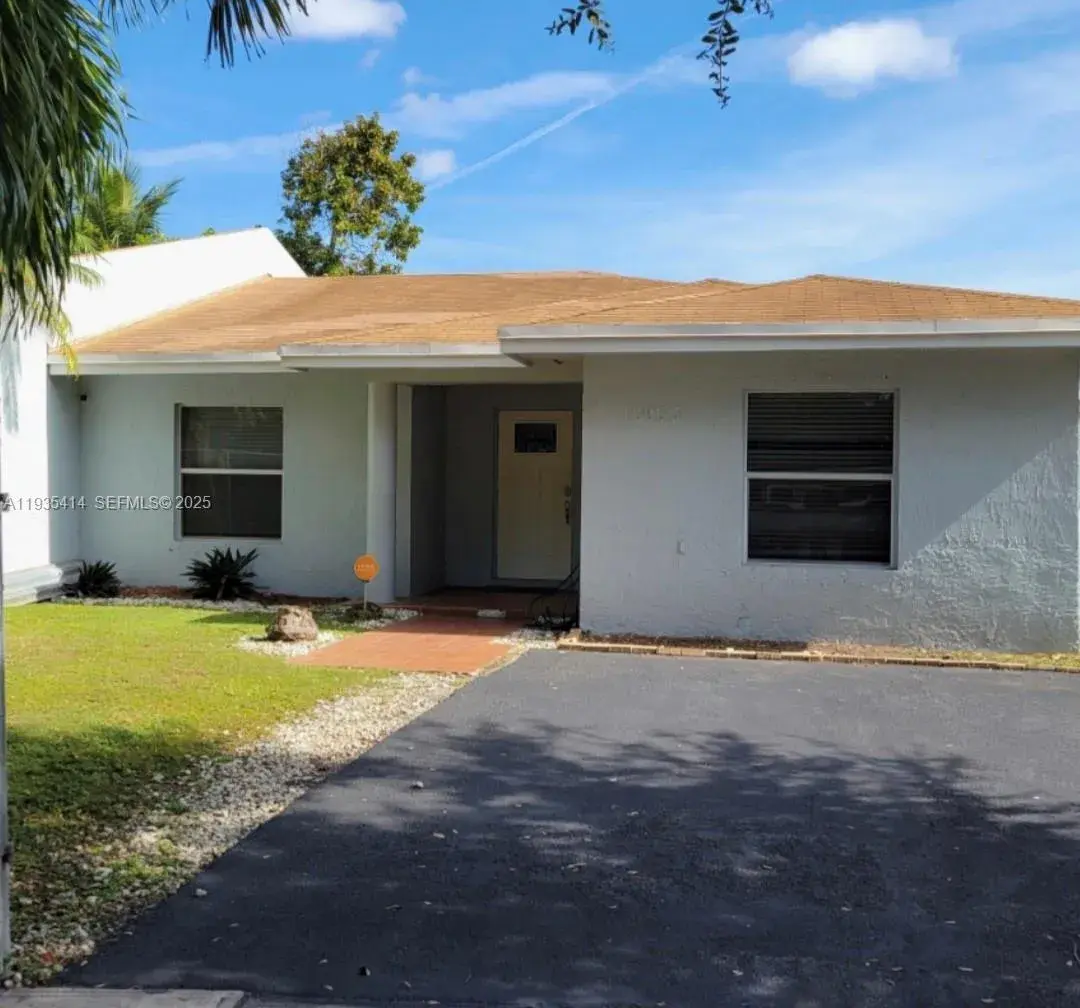 3 bedroom 2 bath Residential for sale at 18953 SW 113th Ct, Miami FL 33157