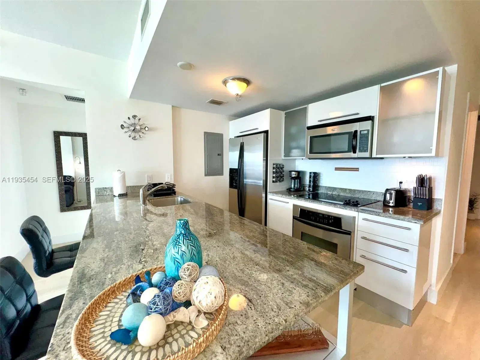 185 SW 7th St # 1402, Miami FL 33130