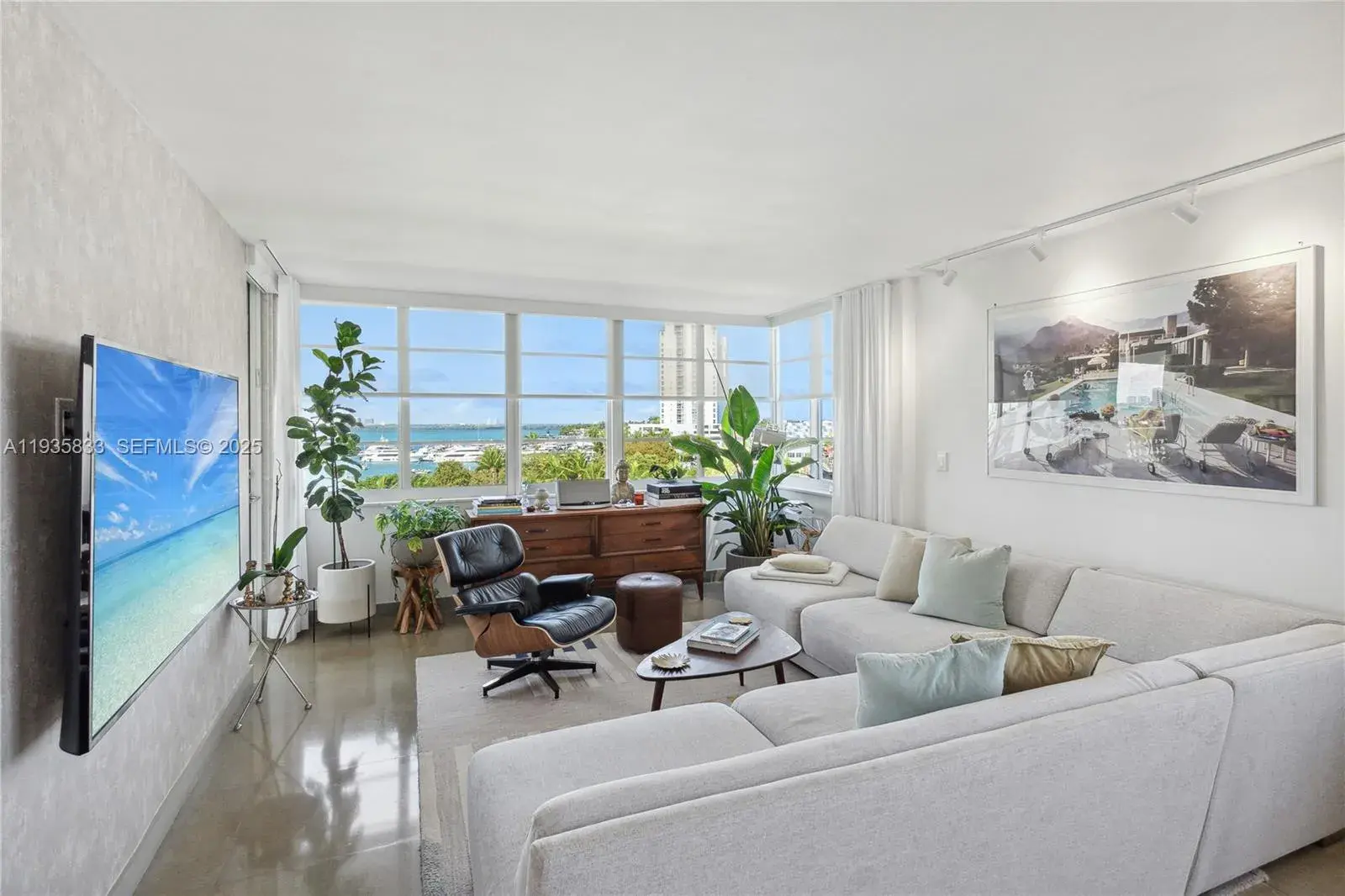 1 bedroom 1 bath Residential for sale at 1670 Lincoln Ct. # 7E, Miami Beach FL 33139