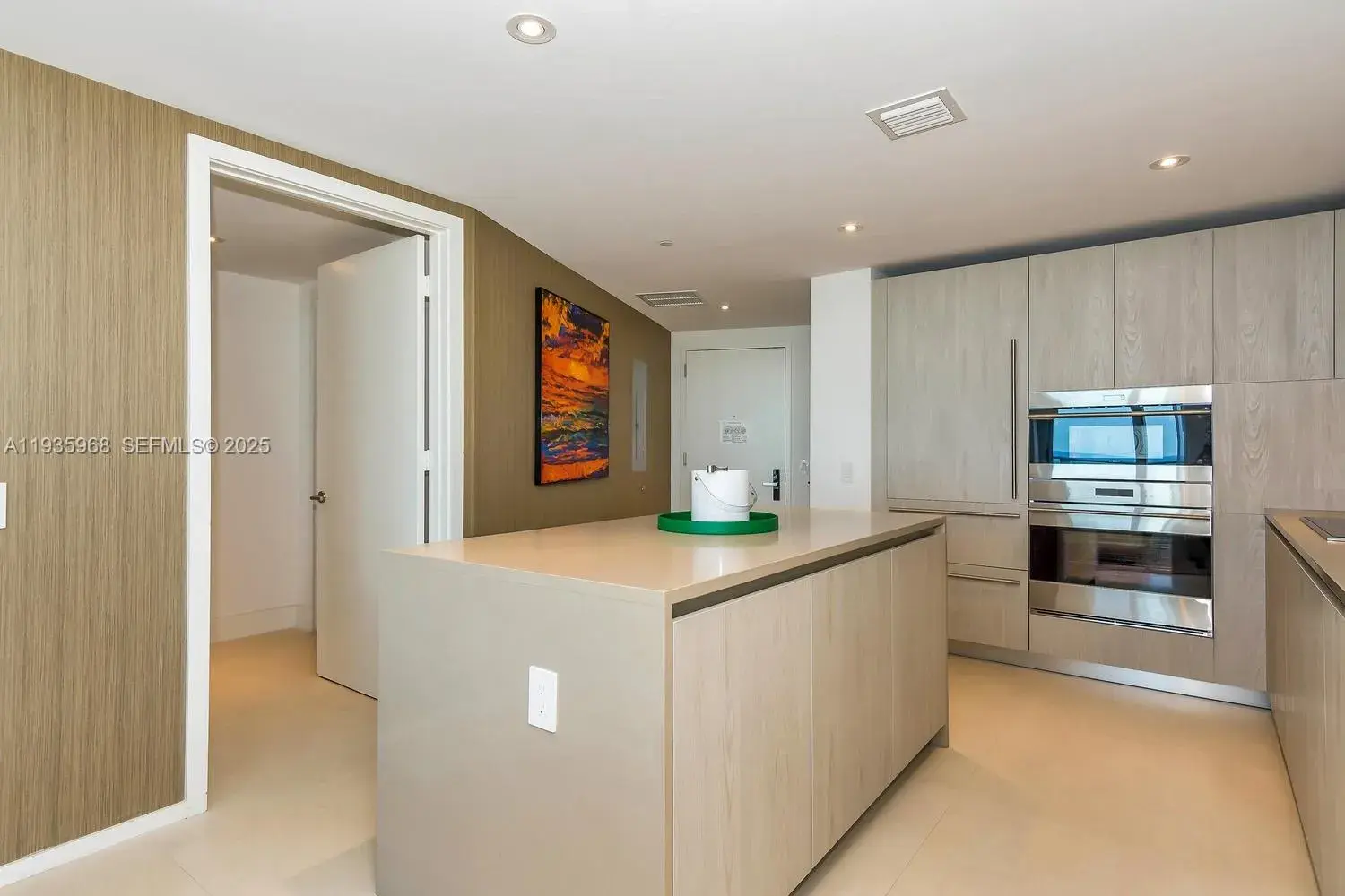 1 bedroom 1 bath Residential for sale at 4111 S Ocean Dr # 1912, Hollywood FL 33019