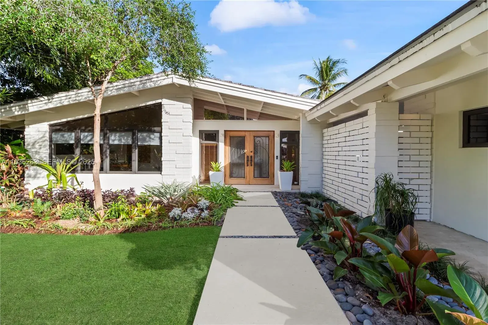 2132 Middle River Dr, Fort Lauderdale FL 33305