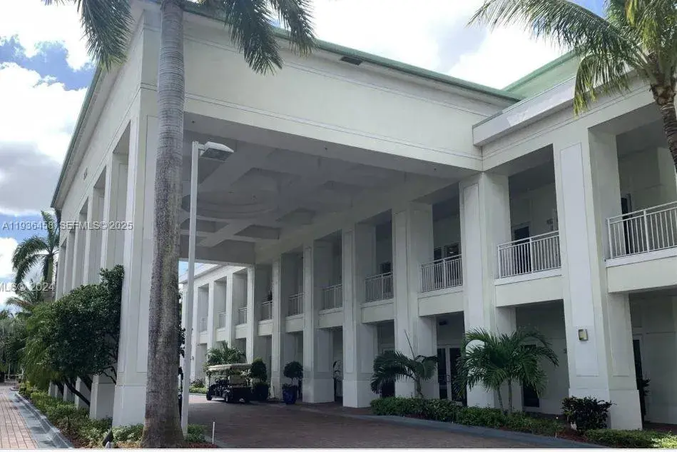 1 bedroom 2 bath Residential for sale at 5300 NW 87th Ave # 601, Doral FL 33178