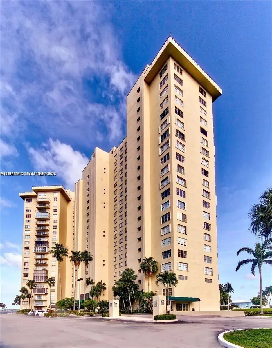 11111 Biscayne Blvd # 18E, Miami FL 33181