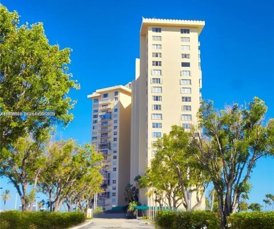 11111 Biscayne Blvd # 18E, Miami FL 33181