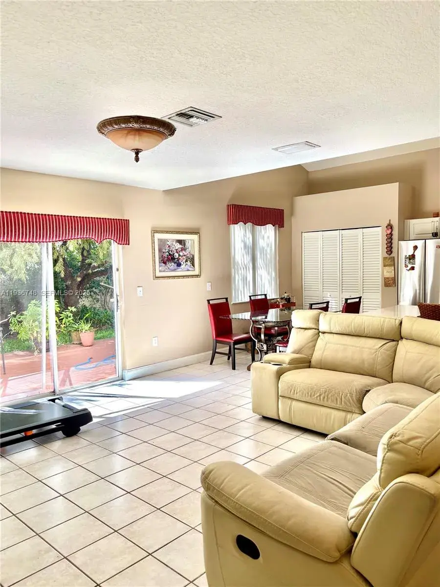 306 NW 115th Way, Coral Springs FL 33071